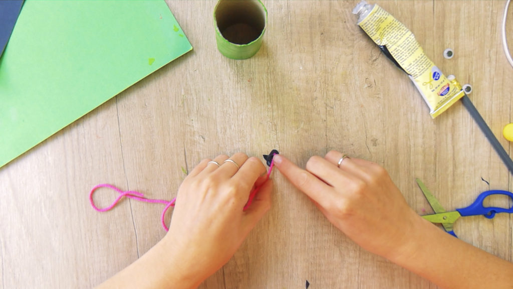 Atelier créatif : bricolez un jeu d'attrape-mouche avec un rouleau de papier  toilette