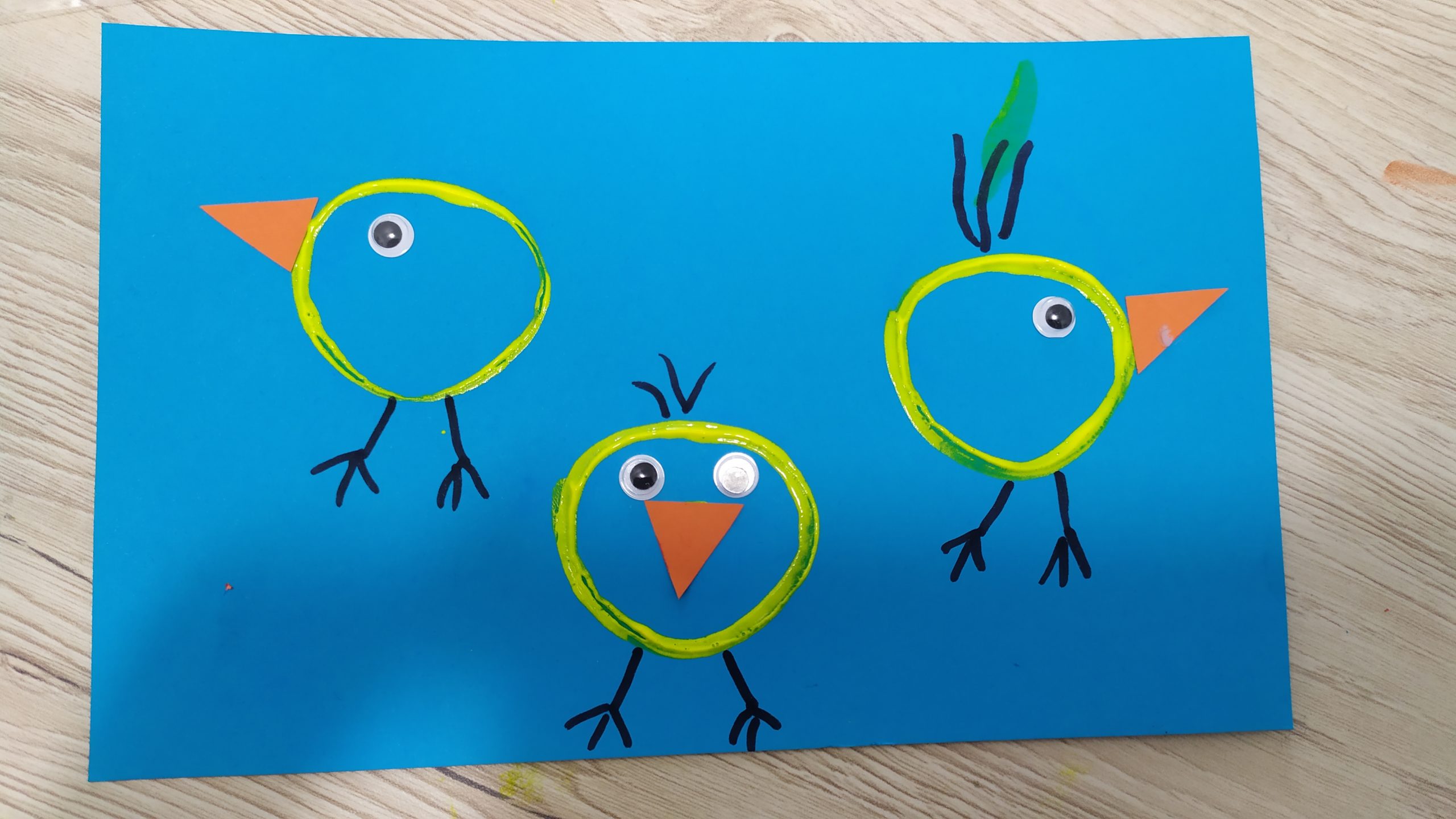 activité de pâques poussin peinture