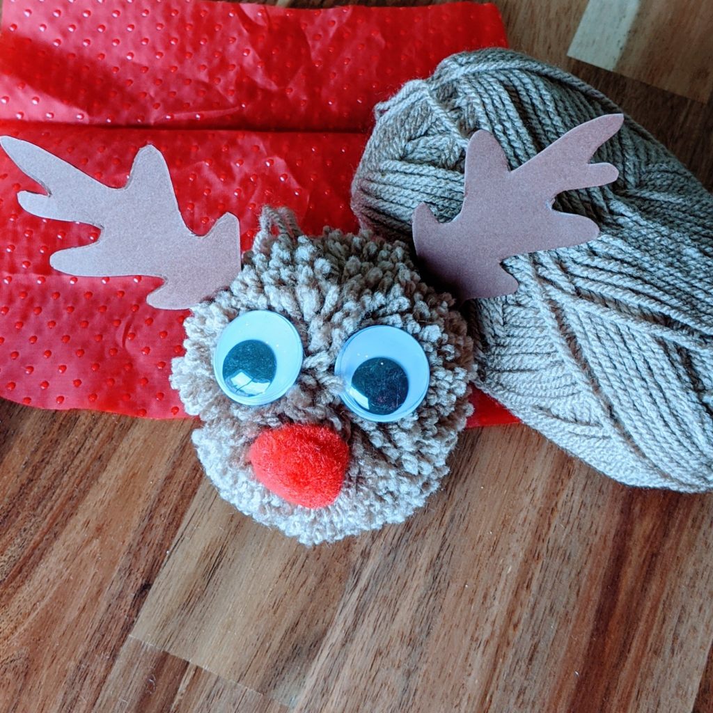 DIY Noël décoration de sapin : le renne pompon